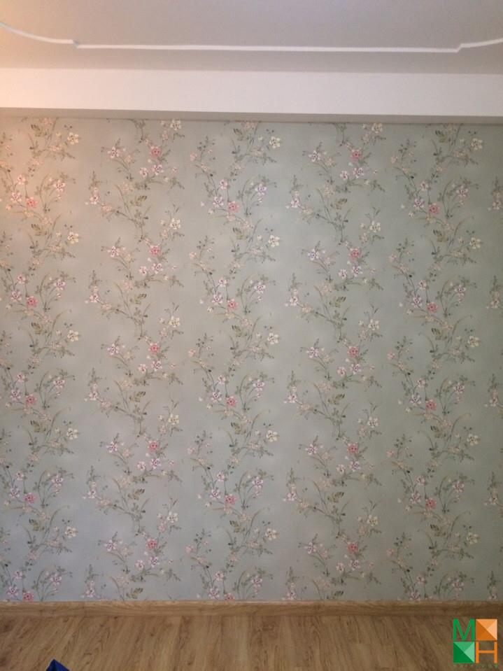 thi-cong-giay-dan-tuong-hoa-la-mau-xanh (4)